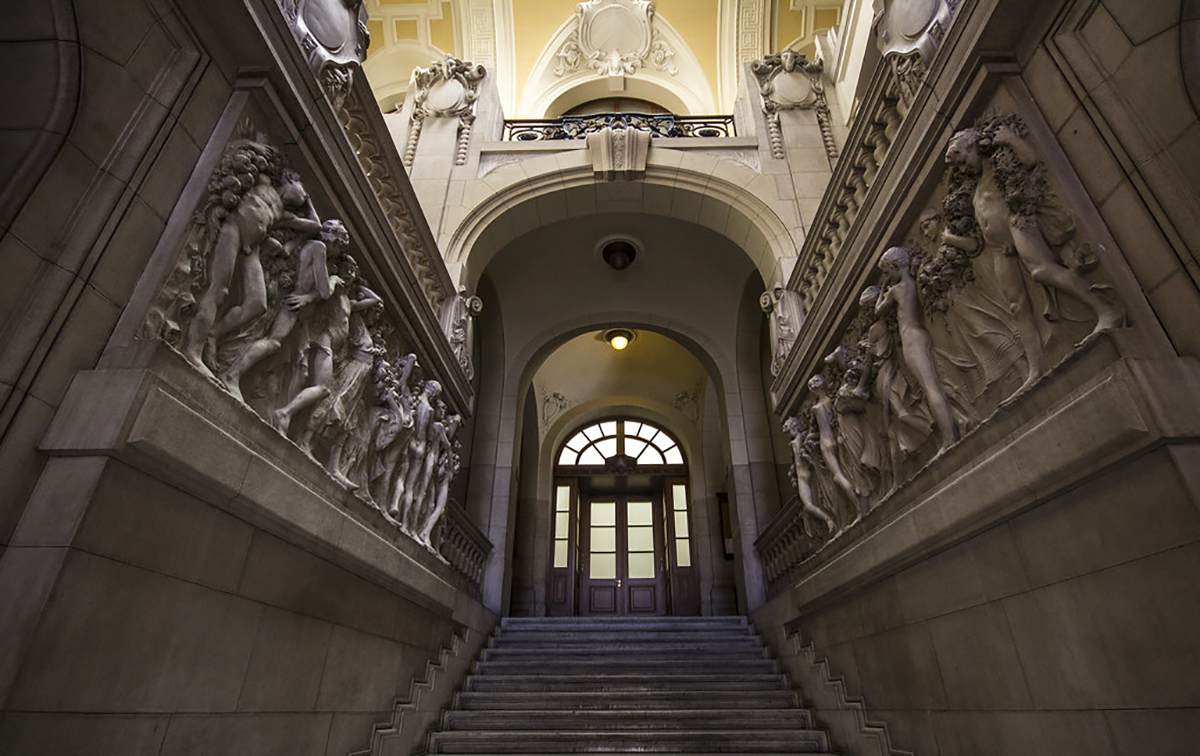 Palazzo del Comune: entrance by D'ARONCO, Raimondo