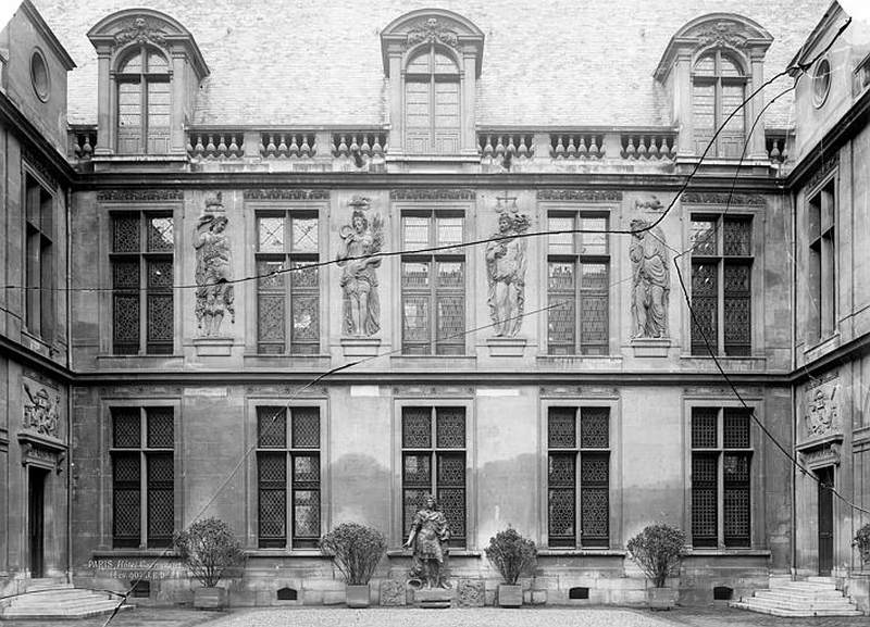 Exterior view by LESCOT, Pierre