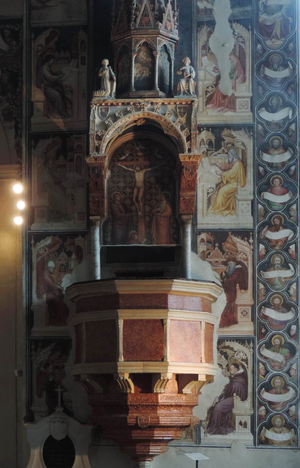 Decoration around the pulpit by