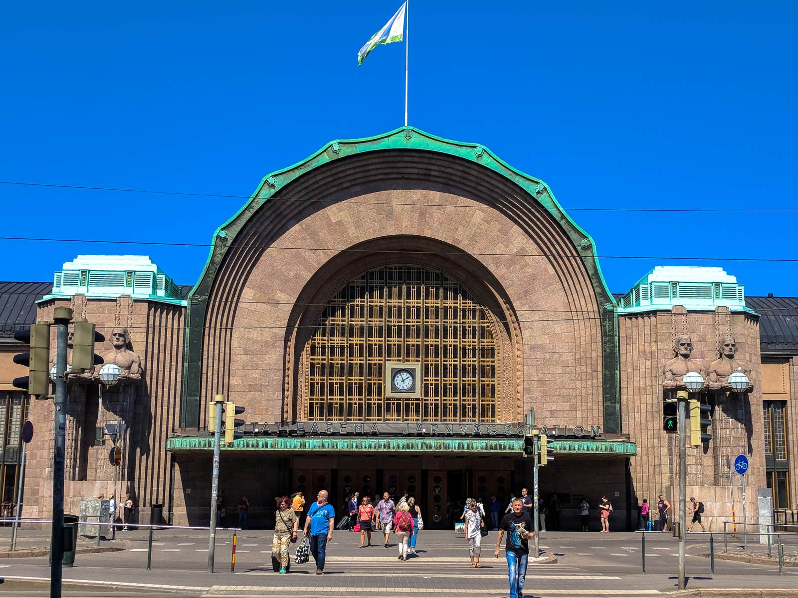 Central Railway Station: main entrance by SAARINEN, Eliel