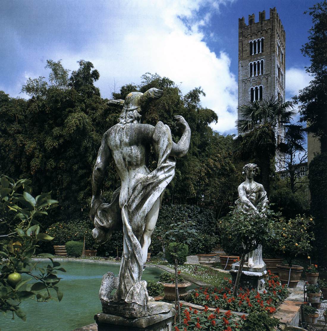 Palazzo Controni Pfanner: View of the garden by