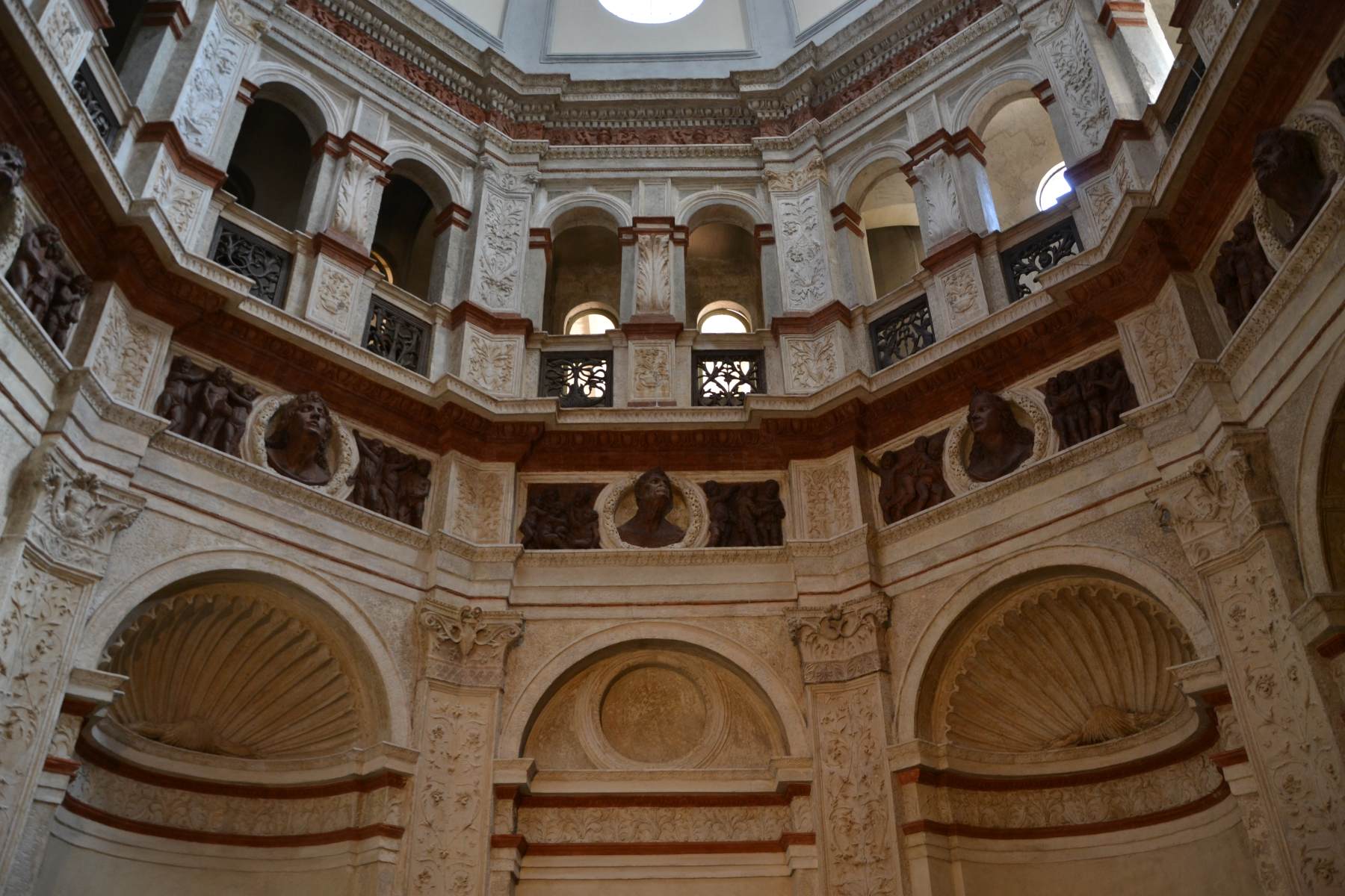 Interior view byBRAMANTE, Donato