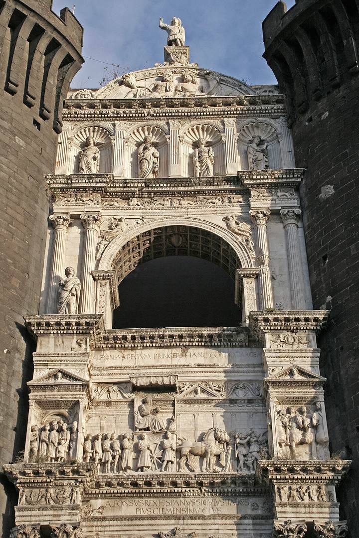 Arch of Alfonso I of Aragon by ISAIA DA PISA