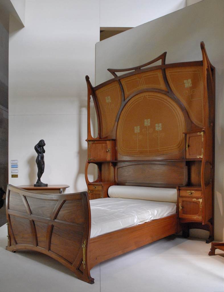 Art Nouveau bedroom furnishings: bed by