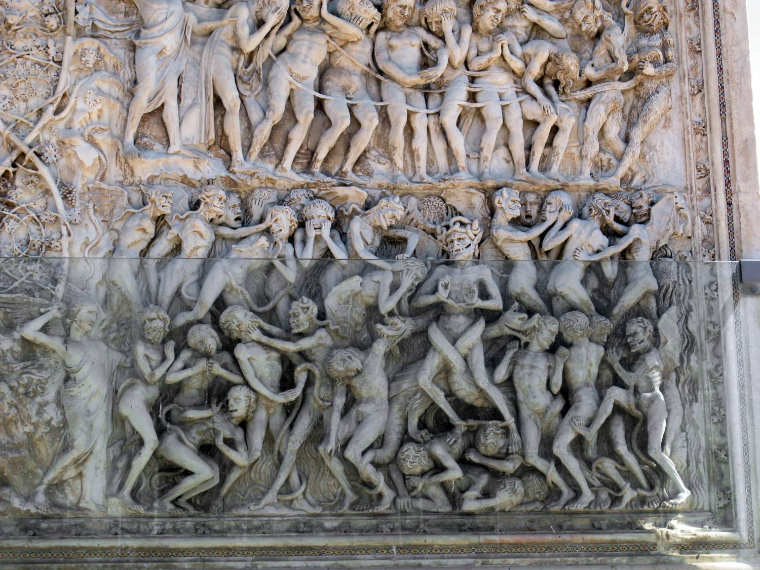 Reliefs on pier 4: Scene 2 by