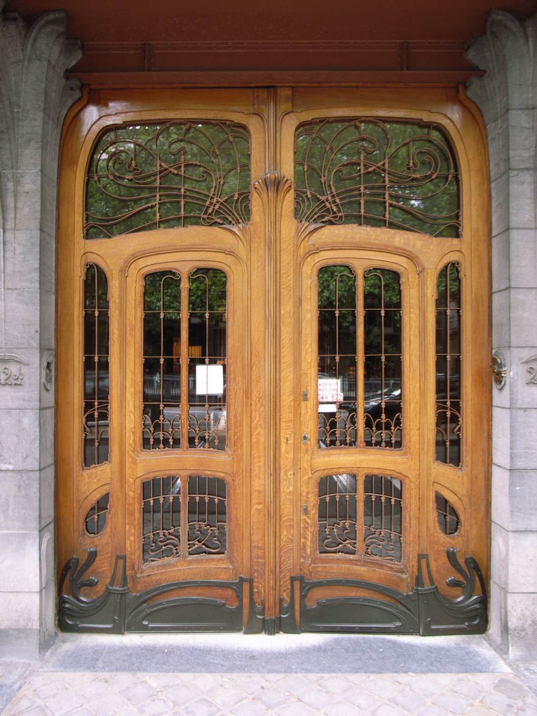 Hôtel Solvay: entrance by HORTA, Victor