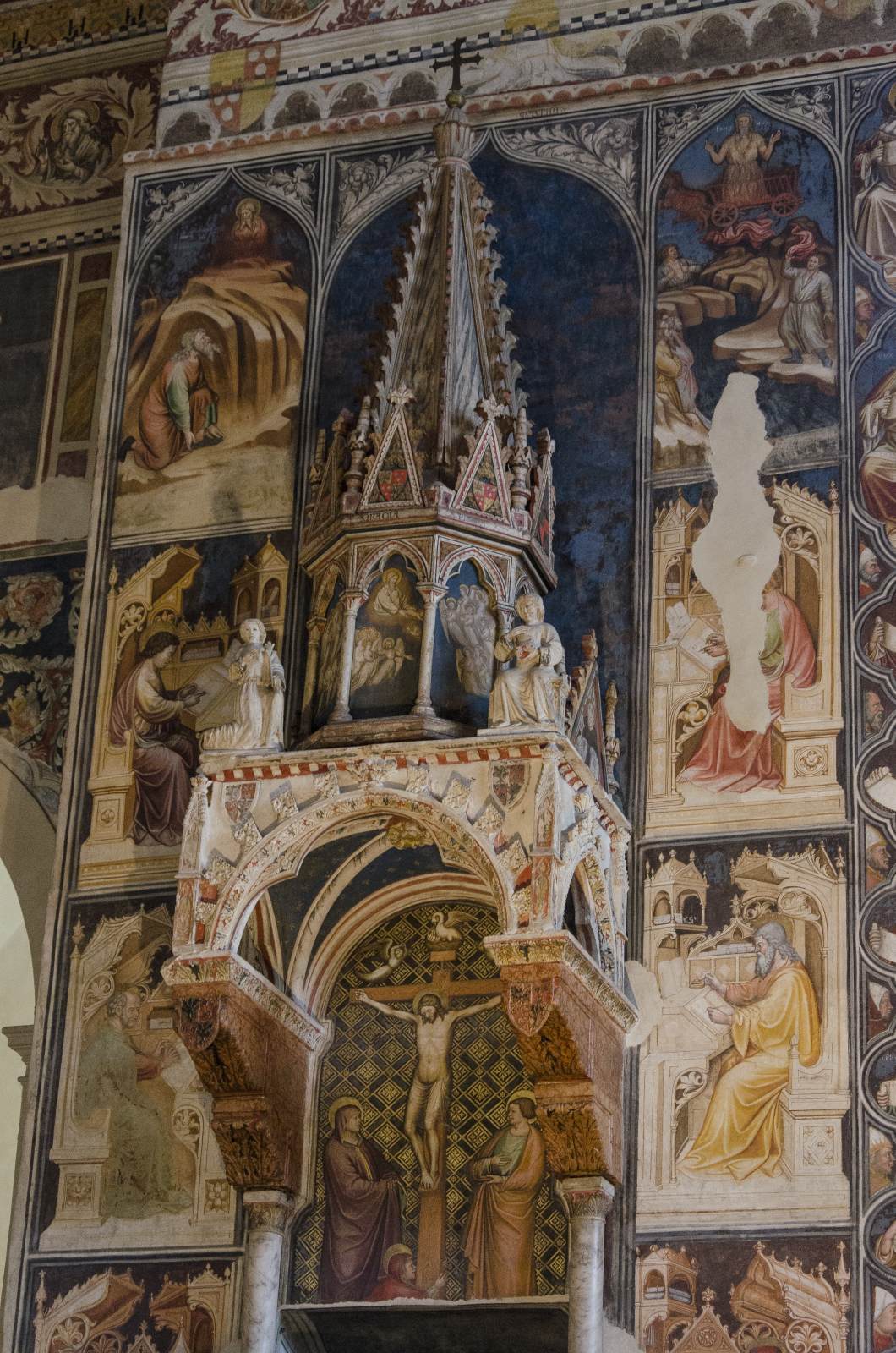 Decoration around the pulpit by MARTINO DA VERONA