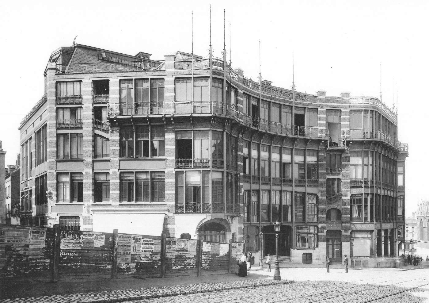 Maison du Peuple: façade by HORTA, Victor