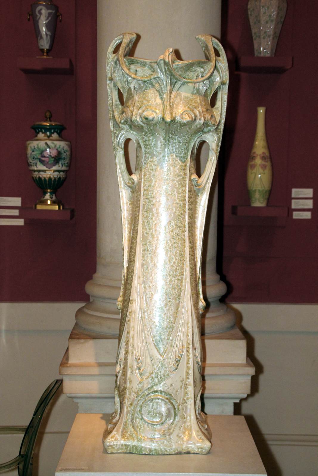 Vase des Binelles by GUIMARD, Hector