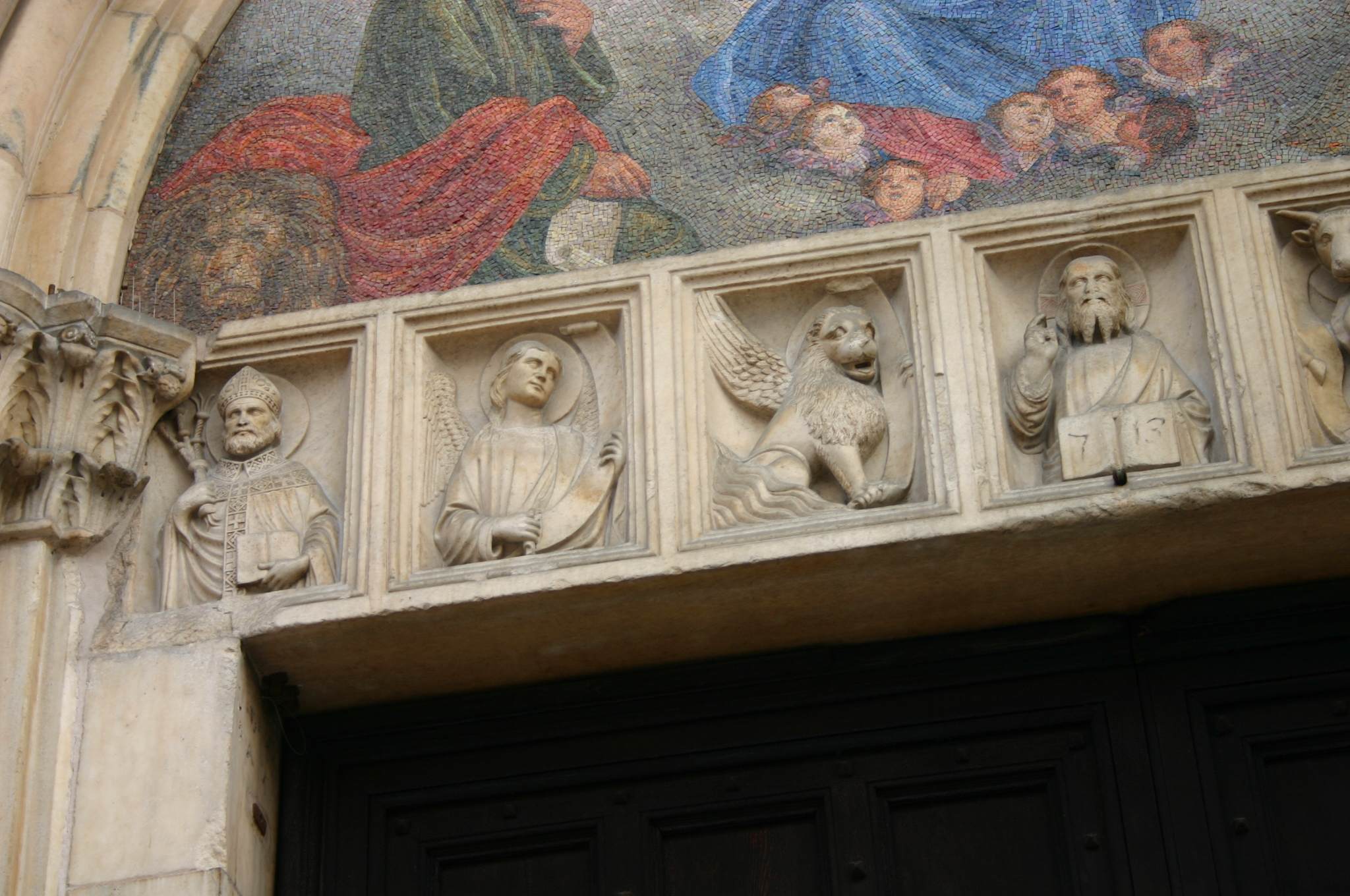 Reliefs on the lintel (left side) by