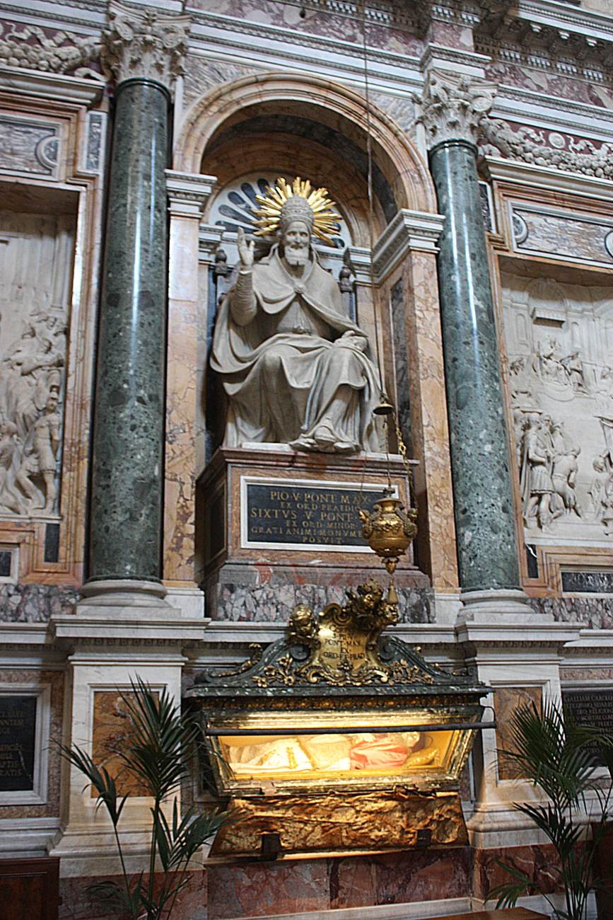 Statue of Pope Pius V by SORMANI, Leonardo