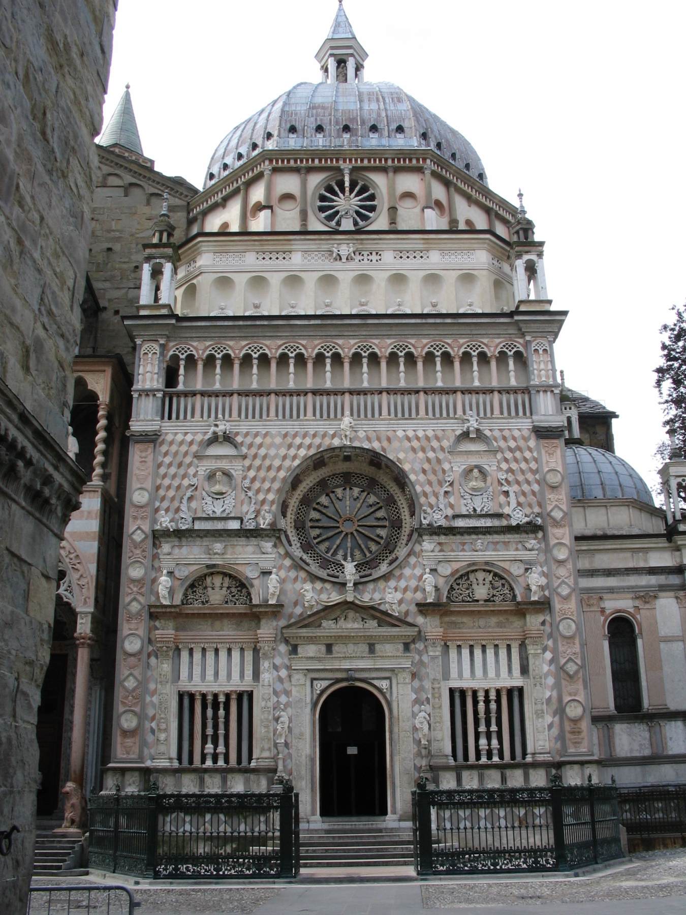 Façade of the Cappella Colleoni by AMADEO, Giovanni Antonio