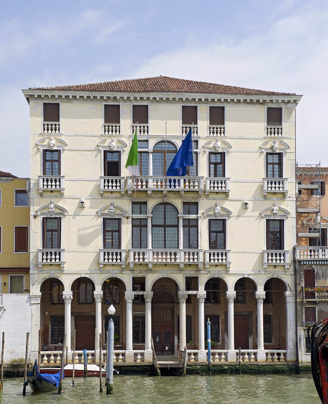 Palazzo Michiel delle Colonne: Façade by GASPARI, Antonio