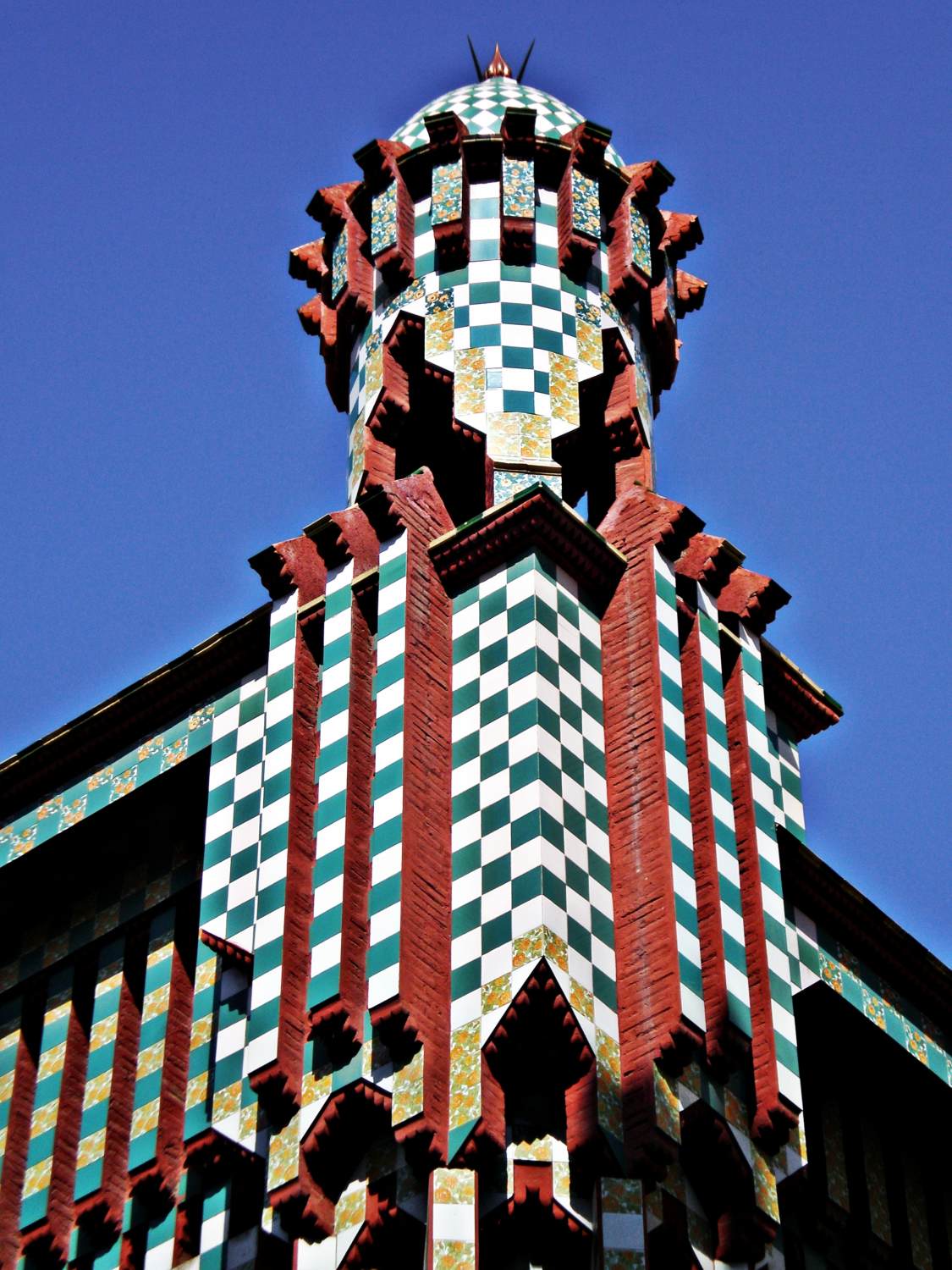 Casa Vicens: detail of the roof by GAUDÍ, Antoni