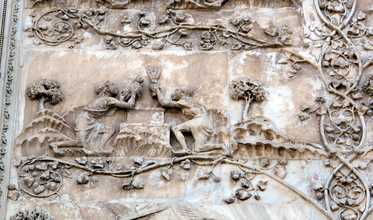 Reliefs on pier 1: Scene 10 by