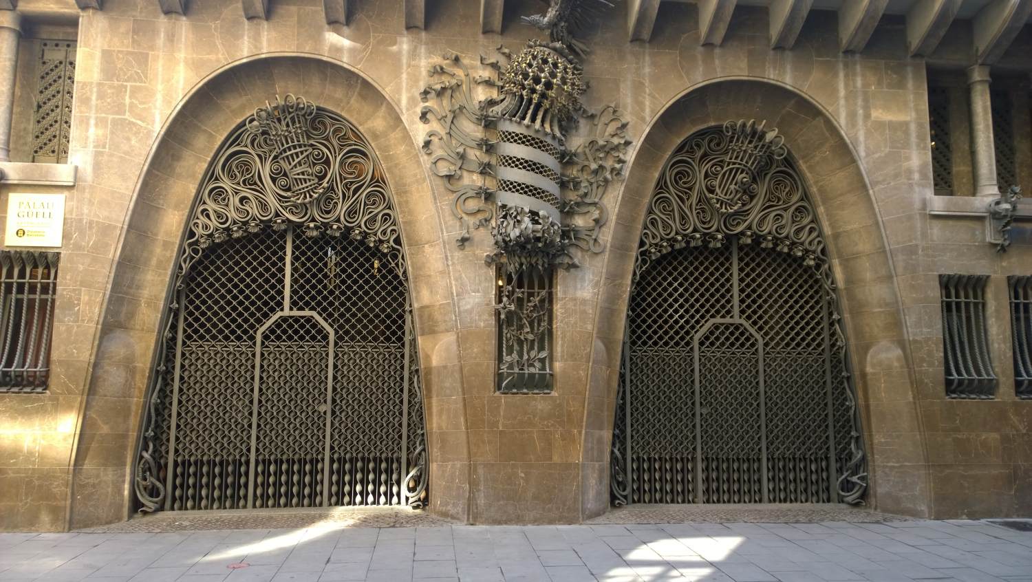 Palau Güell: gates by