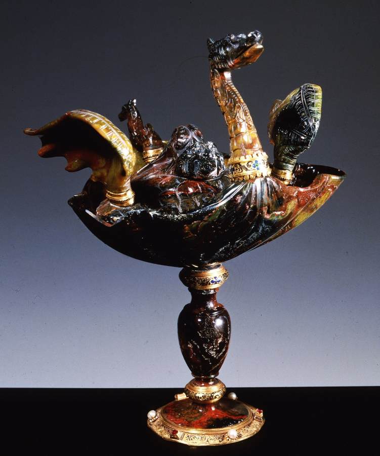 Vase with dragon-shaped lid by