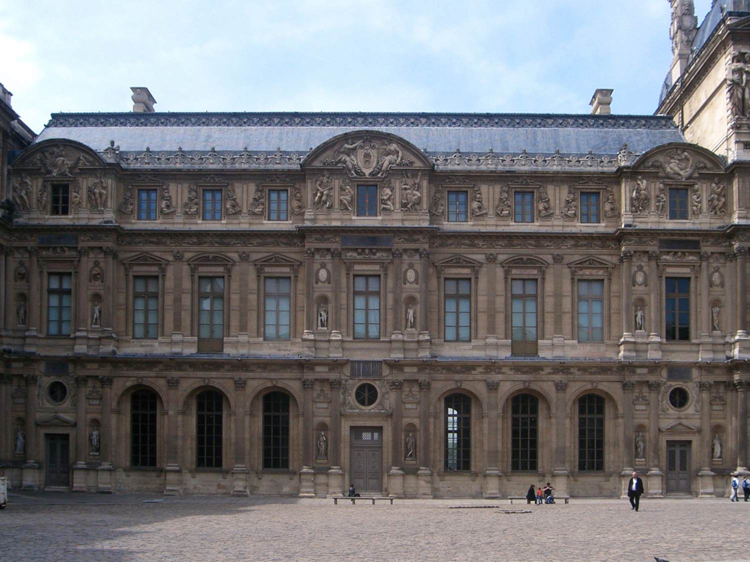 Façade of the Cour Carrée (wing Lescot) by