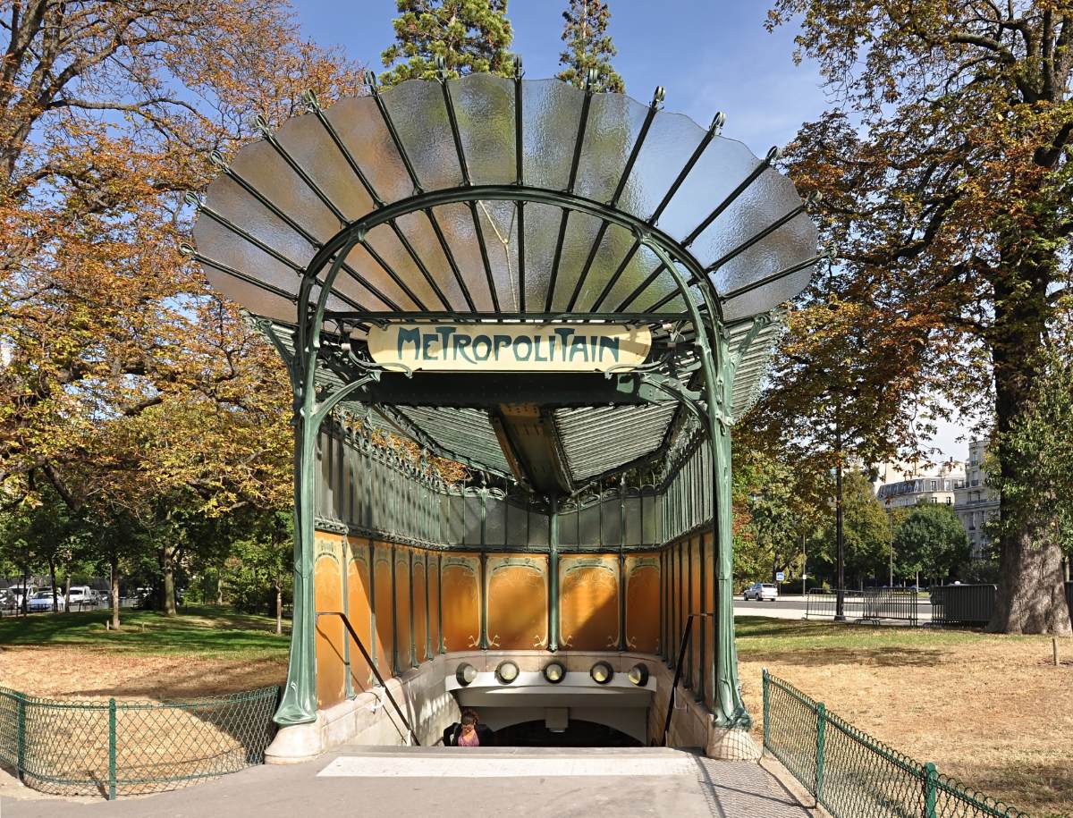 Métro stations: Porte Dauphine (type 3) by GUIMARD, Hector