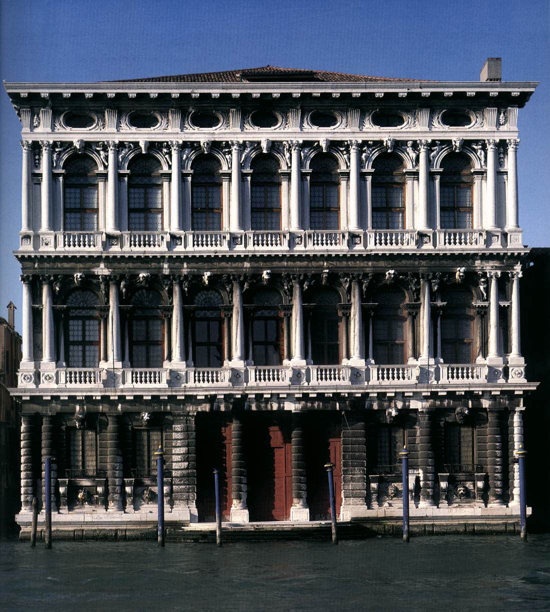 Ca' Rezzonico: Façade by