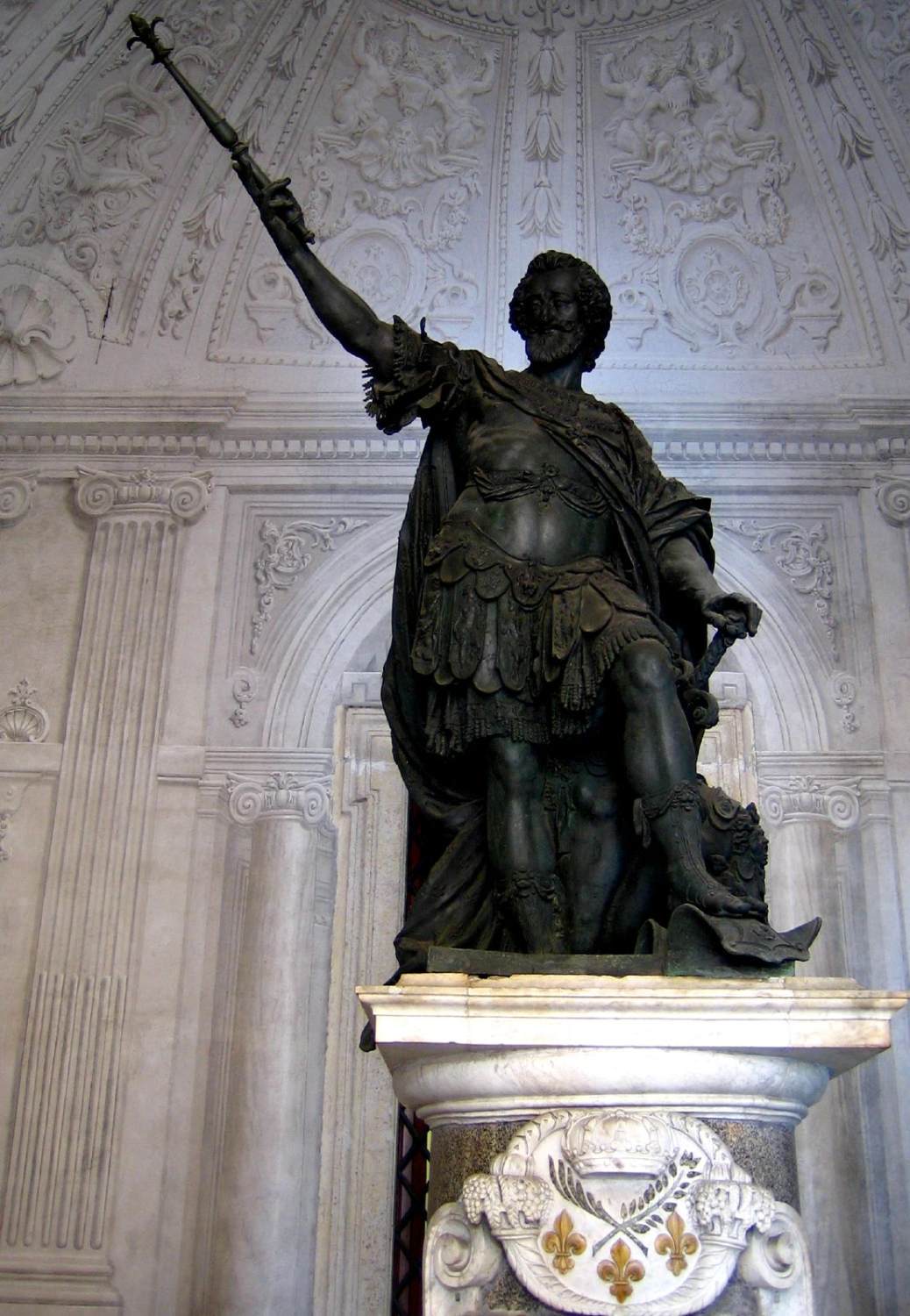 Statue of Henri IV by