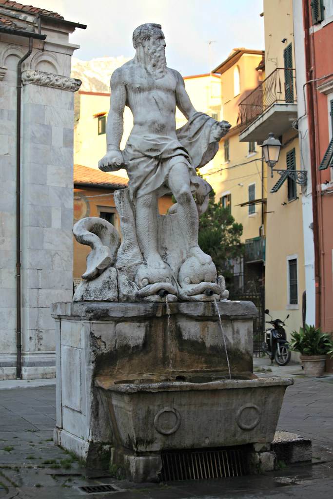 Statue of the Giant by BANDINELLI, Baccio