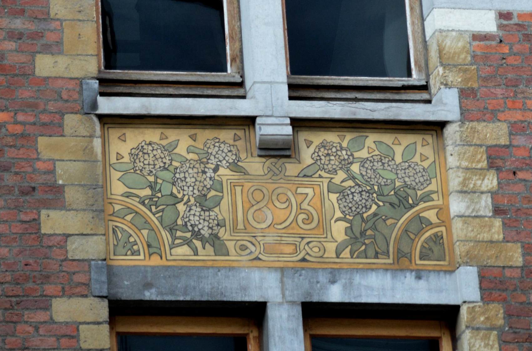 Hôtel Hankar: façade (detail) by