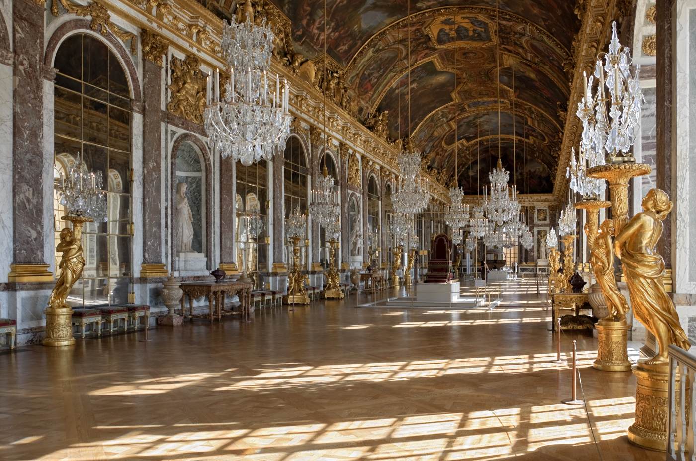 View of the Galerie des Glaces by