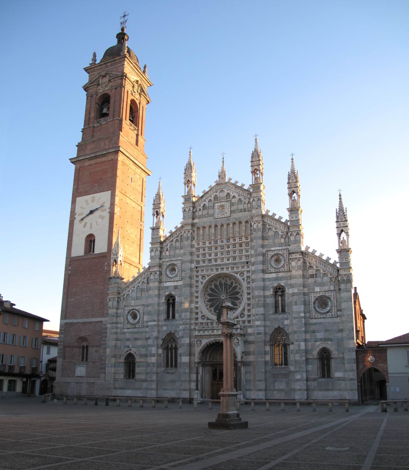 Exterior view by MATTEO DA CAMPIONE