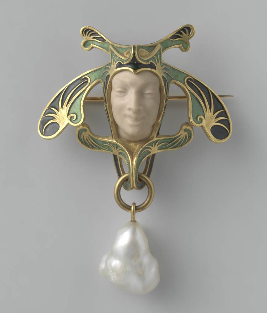 Brooch in the shape of a fool's head by LALIQUE, René