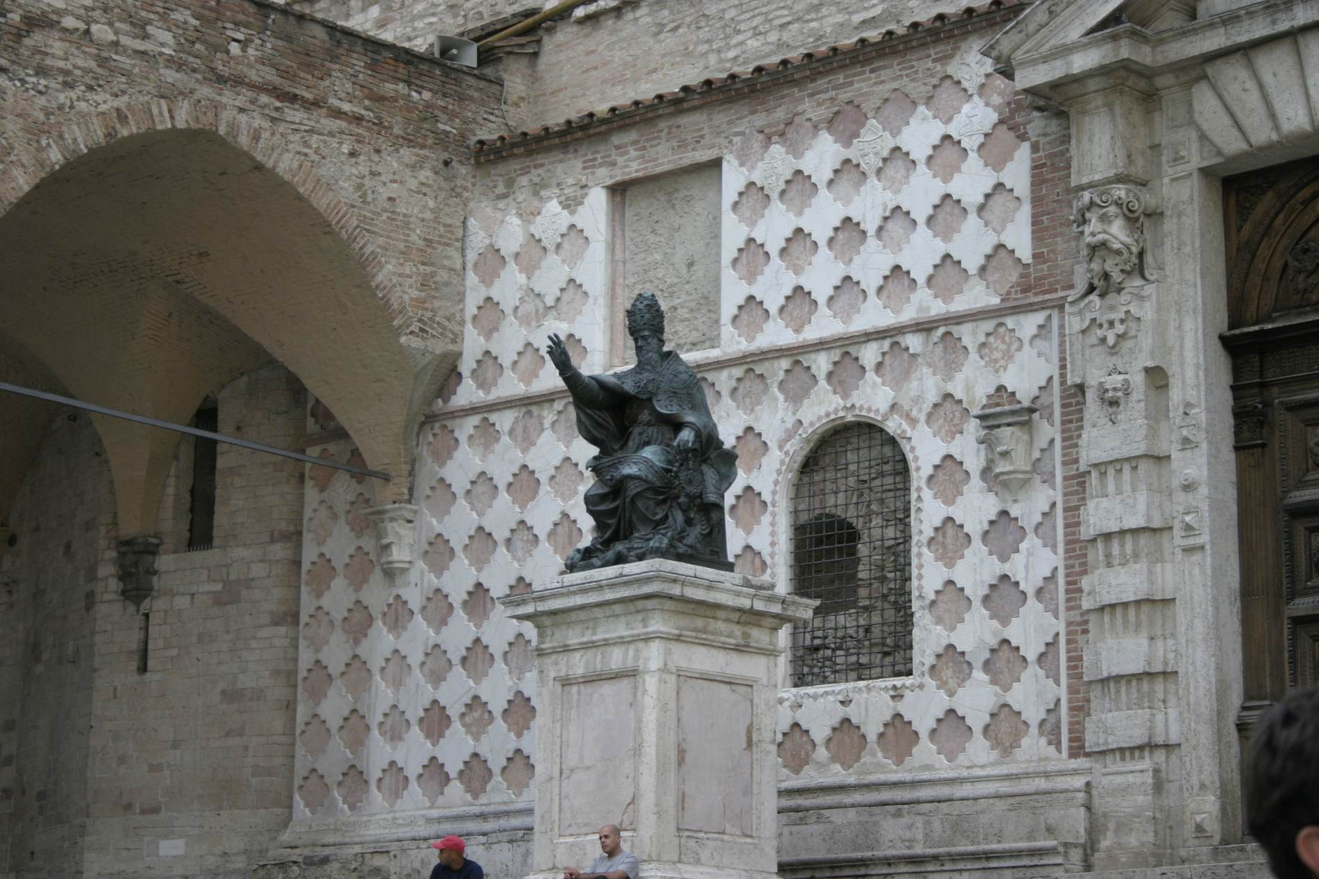 Statue of Julius III by