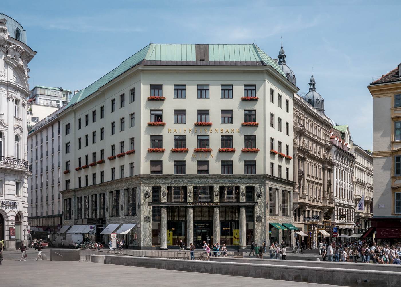 Goldman & Salatsch Building (Looshaus) by LOOS, Adolf