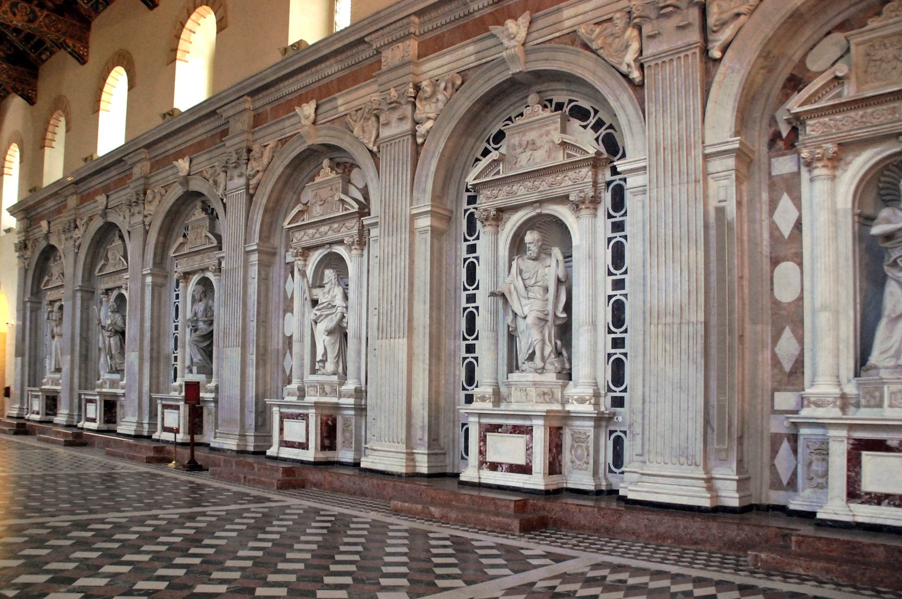 Statues of Apostles by