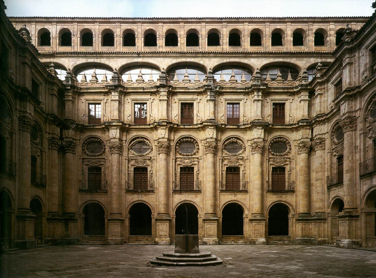 Exterior view by GARCÍA DE QUIÑONES, Andrés