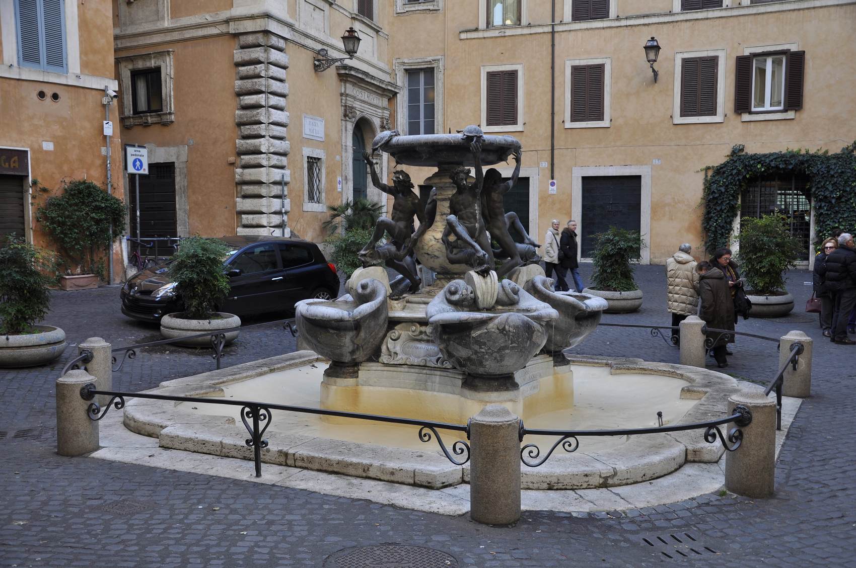 Fontana delle Tartarughe by LANDINI, Taddeo