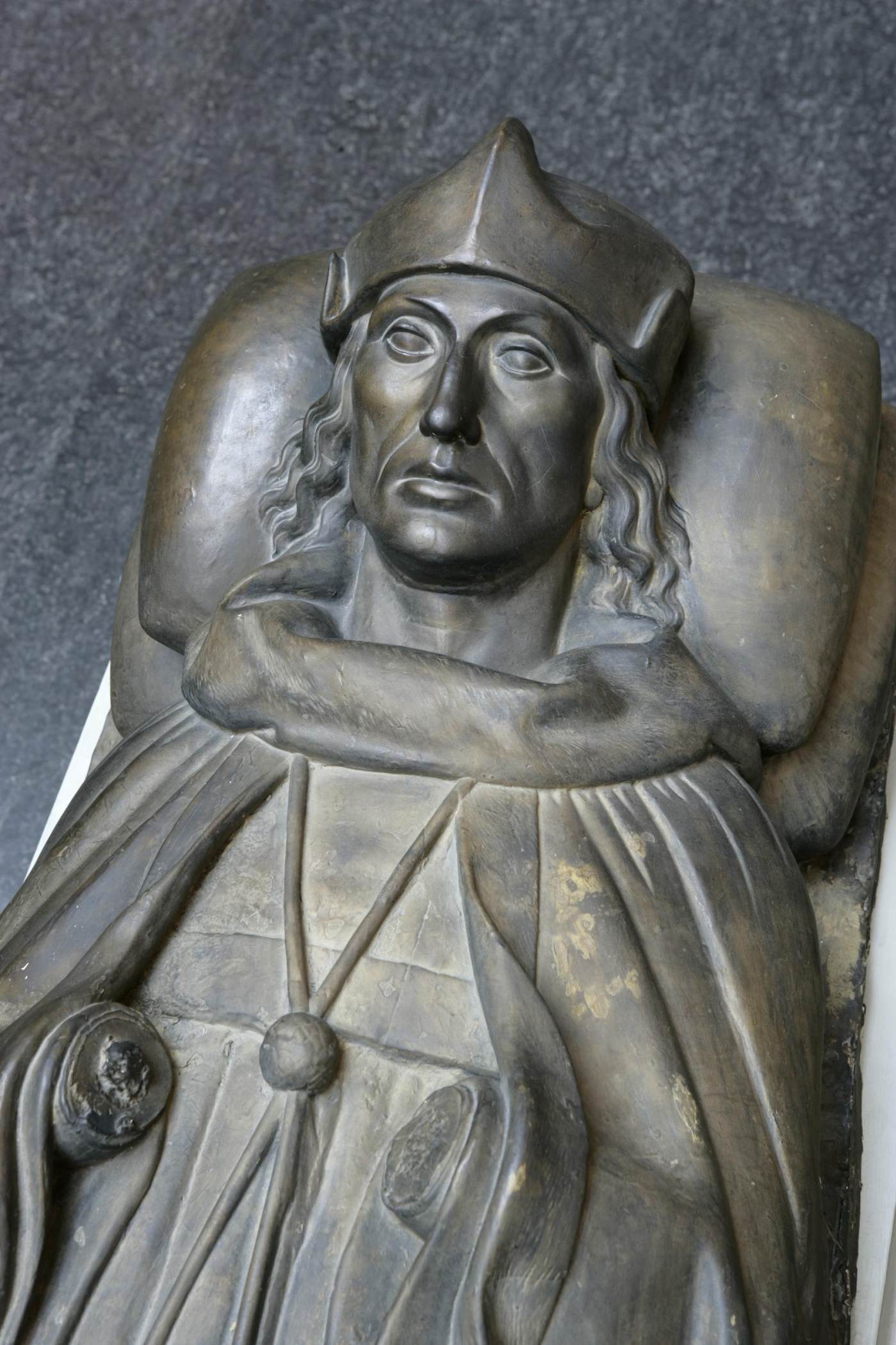 Effigy of Henry VII (detail) by