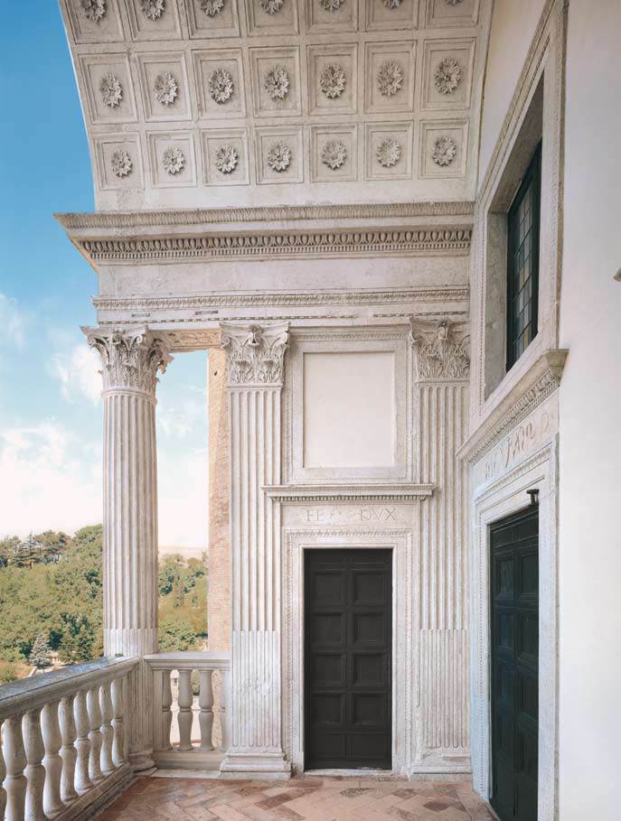 View of the front facing the valley: detail of the loggia by