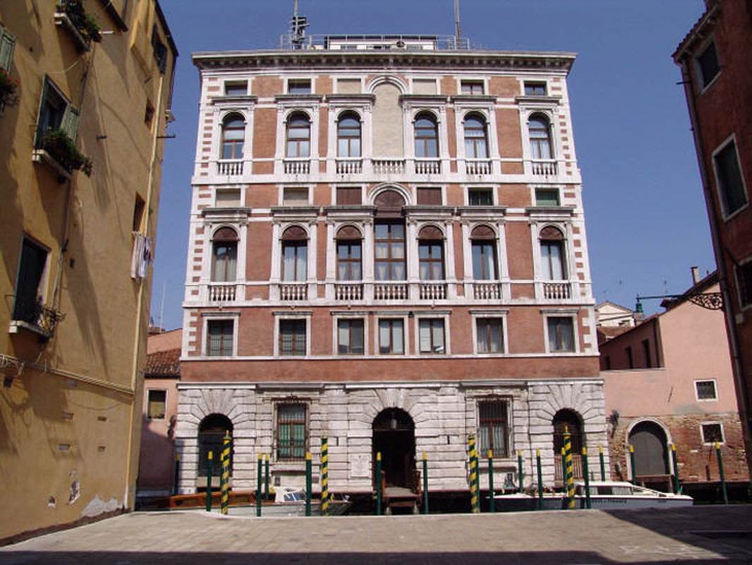 Palazzo Corner Mocenigo: Façade towards Rio di San Polo by