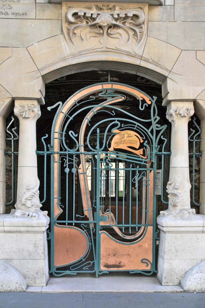 Castel Béranger: entrance gate by GUIMARD, Hector